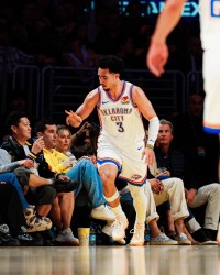 星空体育平台-雷霆媒体：来自76人的射手，乔和麦凯恩三分13中9合砍33分