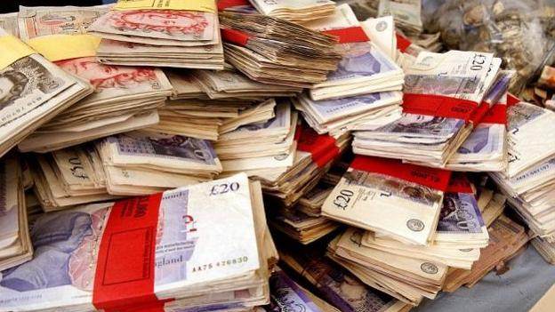 money-cash-notes-pound-dollar-wages-finances-financial-e1462469124667.jpg